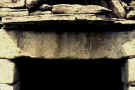 Idem : le linteau portant les millésimes 1823-1824 © Christian Lassure