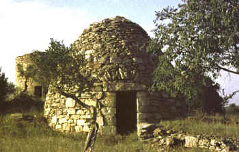 Cabane en bonnet de l'Uzège vers 1980 © Bernard Artigues