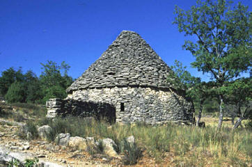 cabanon aux Eyroussiers à Mane © CERAV (fonds Bernard Artigues)