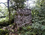 Cabane dite "du vacher" à Magny-Lambert (vue depuis l'arrière) © Photo Marc Troubat