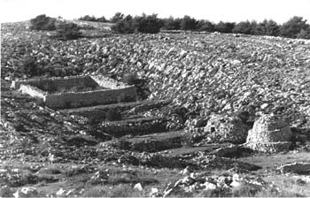 Dans les anées 1970, "paysages lithiques" à Caussols (Alpes-Maritimes) © Michel Gourdon