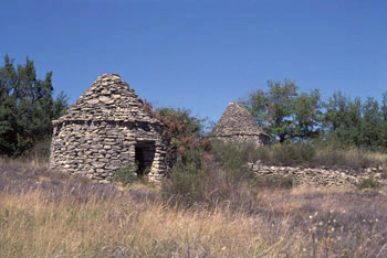 Cabanons à Forcalquier © CERAV (fonds Bernard Artigues)