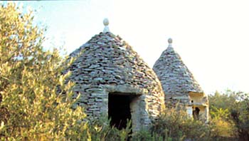 Cabane et pigeonniers en Vaucluse © Ajax Monaco