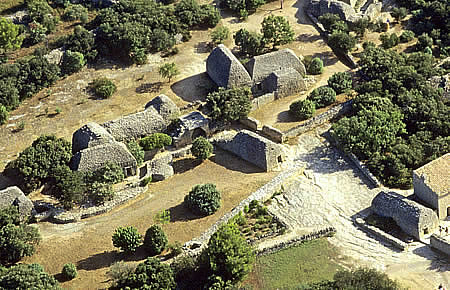 Lieu dit Les Savournins (alias "le village des bories")  Gordes (Vaucluse) - Carte postale.