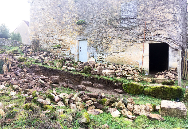 Saint-Bonin-des-Bois, Nivre : blocs disposs en panneresses dans la tranche.