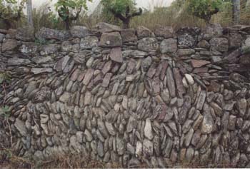 Mur en galets de schiste à Faugères (Ardèche) © Michel Rouvière